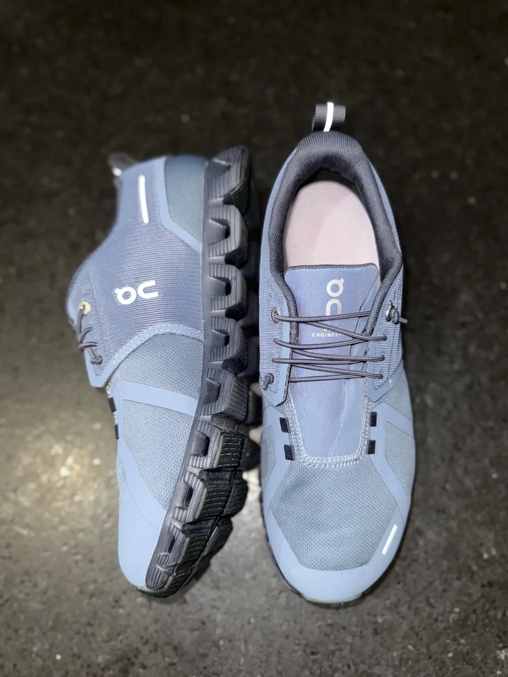 ON CLOUD 5 WATERPROOF ATHLETIC SNEAKERS METAL/NAVY BLUE WORN A FEW HOURS SZ 10